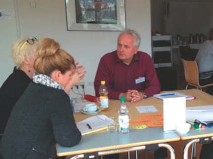Meeting an einem Tisch